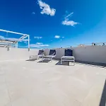 公寓 Buena Vista, Panoramic View Penthouse With Pool - By Oyoostays