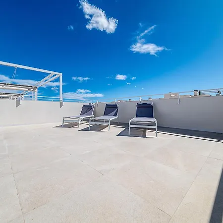 公寓 Buena Vista, Panoramic View Penthouse With Pool - By Oyoostays