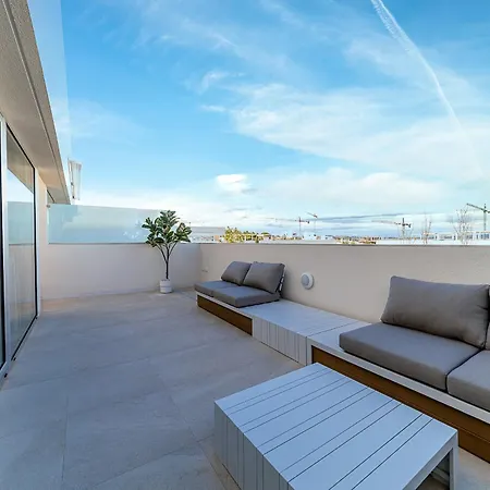 Buena Vista, Panoramic View Penthouse With Pool - By Oyoostays