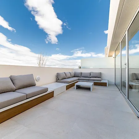 公寓 Buena Vista, Panoramic View Penthouse With Pool - By Oyoostays